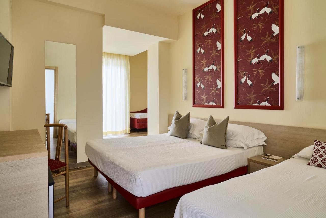 Hotel La Fenice Rimini Esterno foto