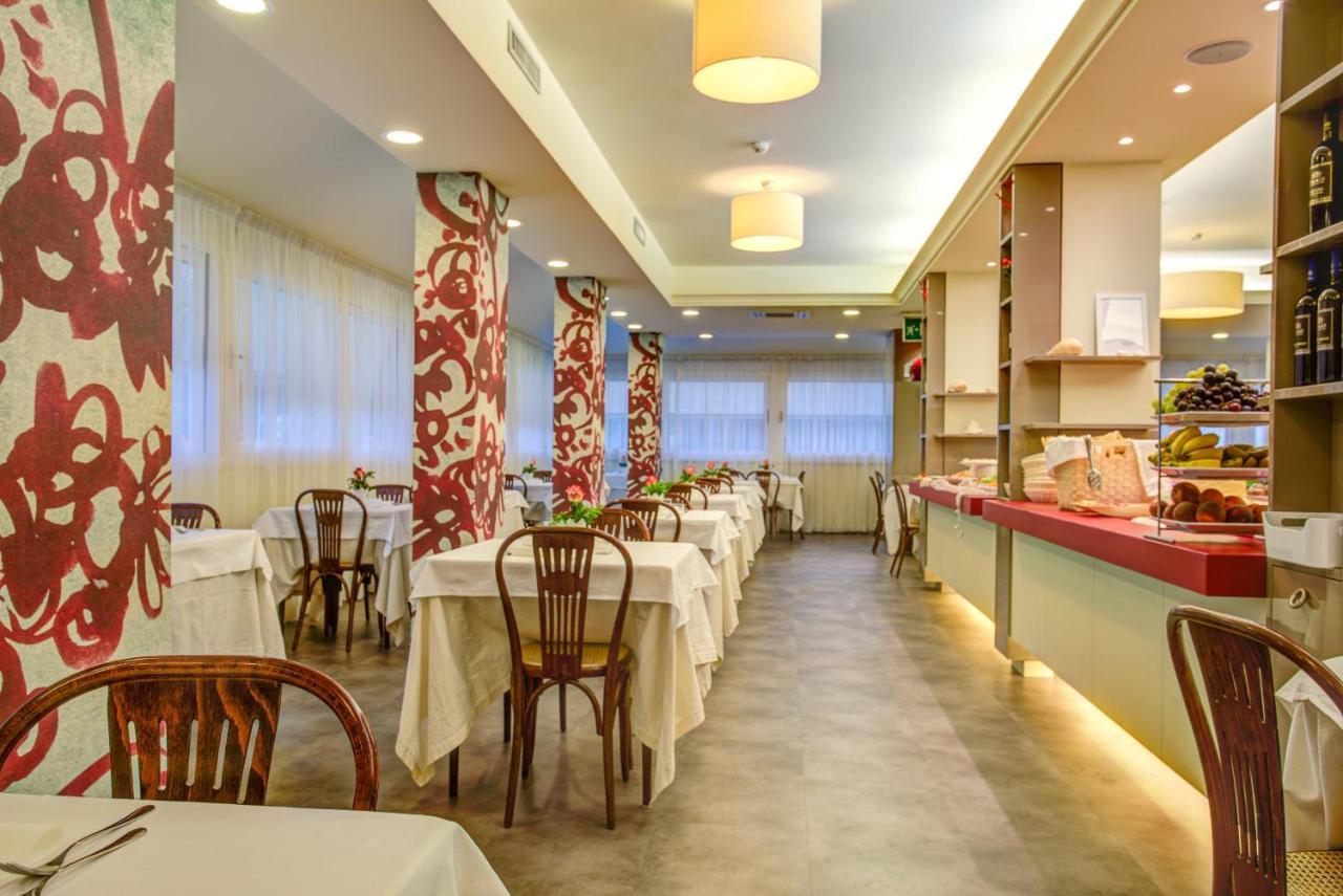 Hotel La Fenice Rimini Esterno foto